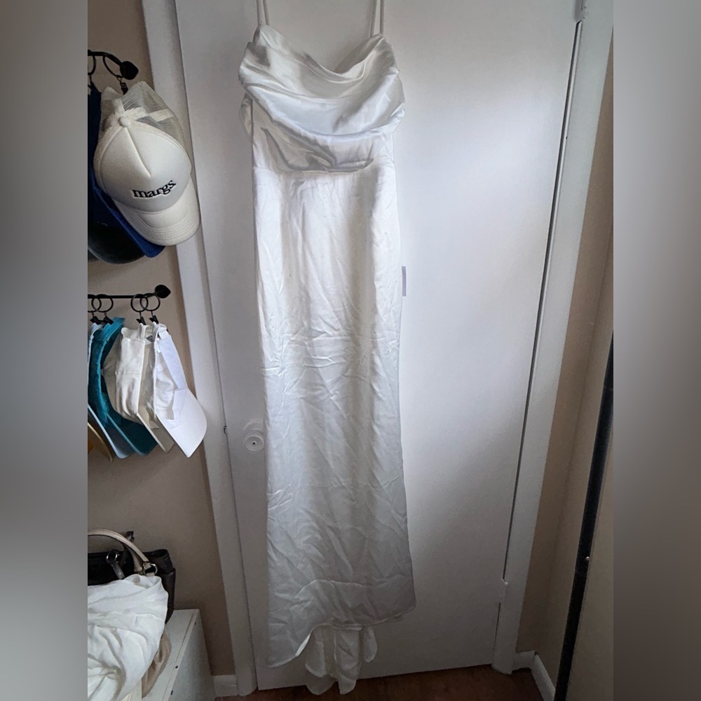 NWT Lovely Endearment White Satin Sleeveless Backless Maxi Dress - Picture 3 of 9
